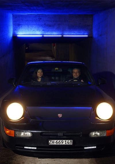 Silvia und Till Marton – im selbstgebauten E-Porsche