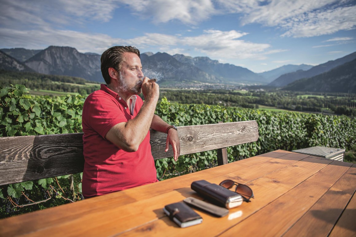 Gian Carlo Casparis organisiert nicht nur Weintouren, sondern auch das Schweizer Qualifikationsturnier für die Cigar Smoking World Championship.