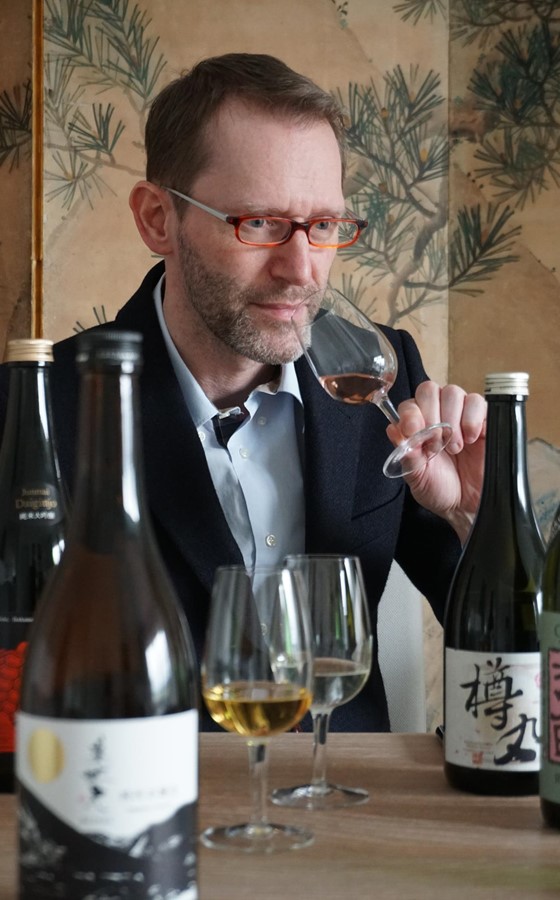 Sake-Sommelier Dr. Charly Iten