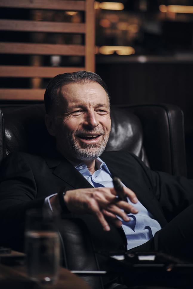 2025.12.08 Cigar Portrait Sandro Gerber 35