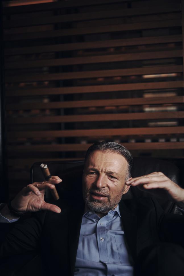 2025.12.08 Cigar Portrait Sandro Gerber 39